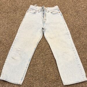 Light Wash Levi’s Ribcage Straight Leg Jeans - Ankle Size 28